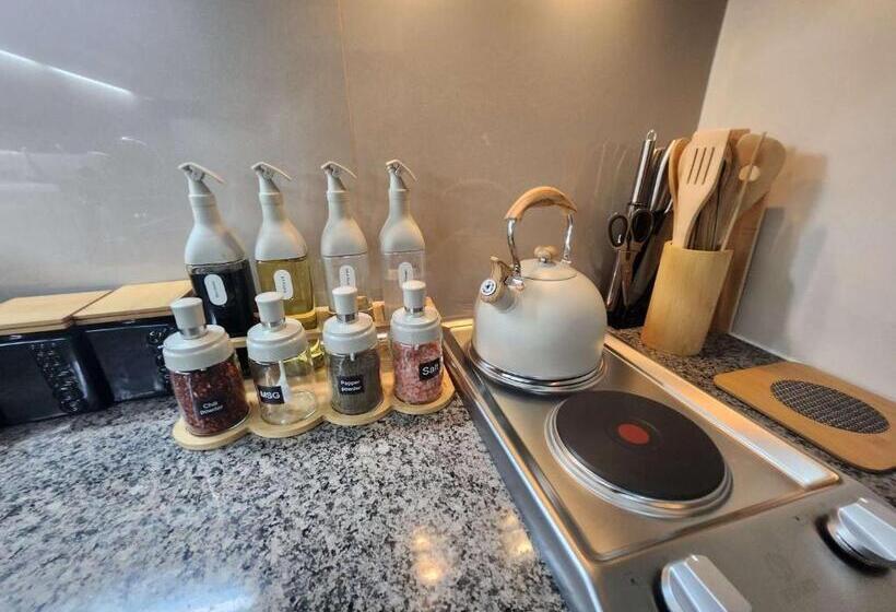 Queen Bed, Sauna, Gym & Captivating Views