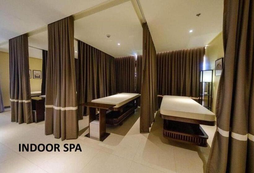 Queen Bed, Sauna, Gym & Captivating Views