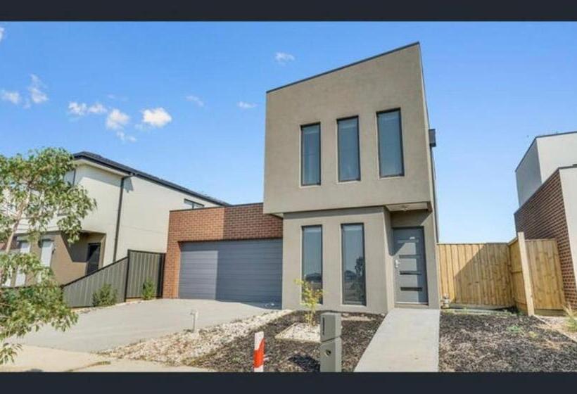 פנסיון Cosy Room With Lock And Work Area