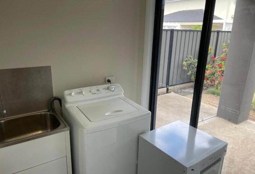 פנסיון Cosy Room With Lock And Work Area