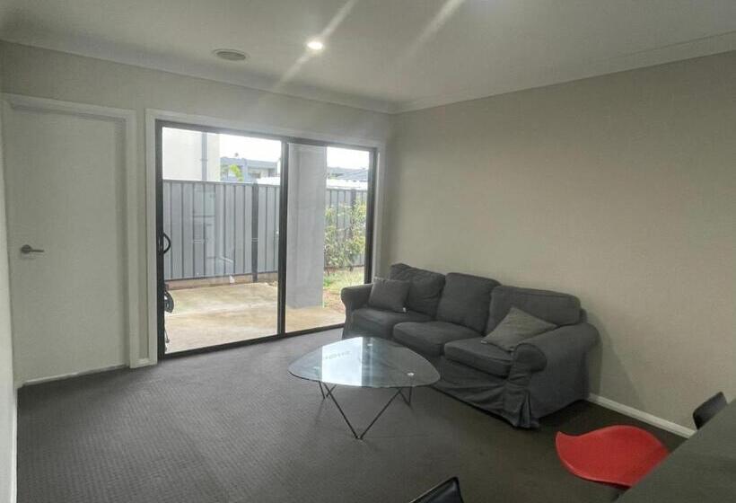 פנסיון Cosy Room With Lock And Work Area