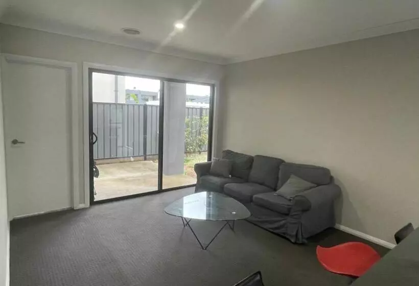 ペンション Cosy Room With Lock And Work Area