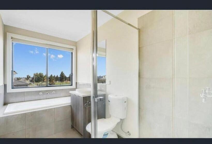 פנסיון Cosy Room With Lock And Work Area