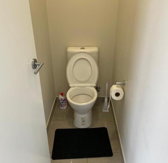 פנסיון Cosy Room With Lock And Work Area