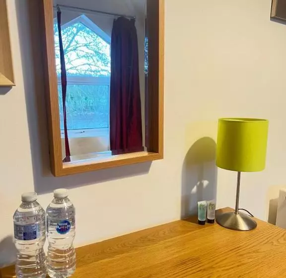 Majatalo Double Room Near City Centre With Extra Lounge Area