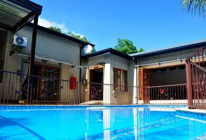 ペンション Red Apple Guest House