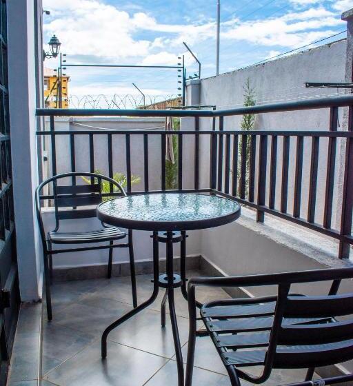 تختخواب و صبحانه Jakewa Jc Homes