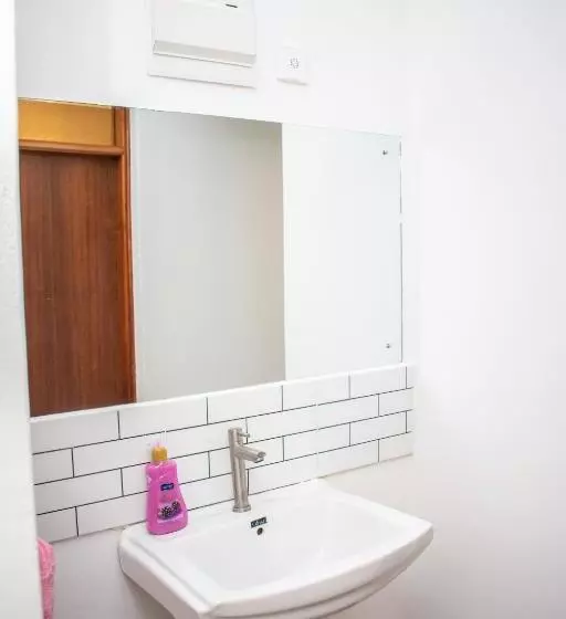 تختخواب و صبحانه Jakewa Jc Homes