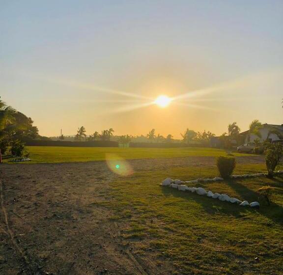 בית מלון כפרי New Door Villas