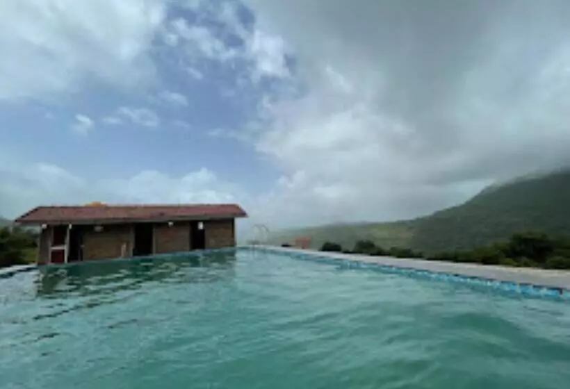 Hotelli Raigad Farm House 2 Pacad