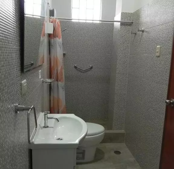 ホテル Suite And Business