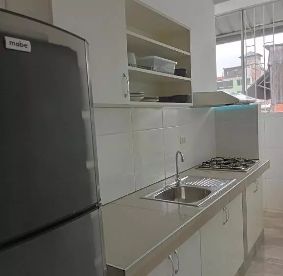 ホテル Suite And Business