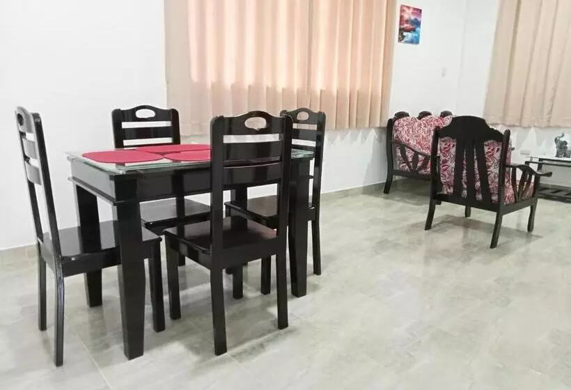 ホテル Suite And Business