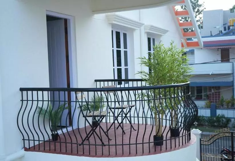 Palace Hostel By Borrbo