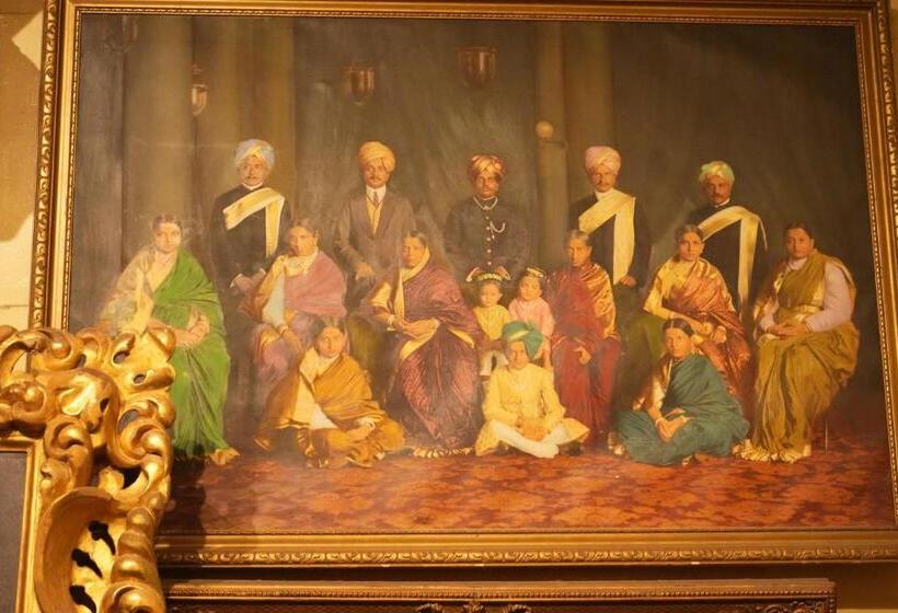 Palace Hostel By Borrbo