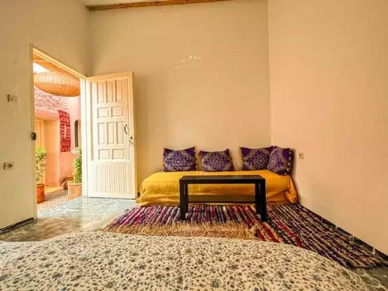 پانسیون Bantaba Breeze