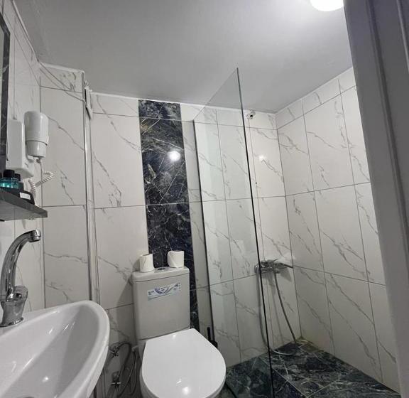 9 ) Taksim’de şık Tasarım Otel Odası