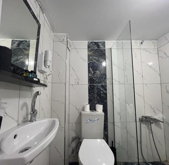 9 ) Taksim’de şık Tasarım Otel Odası