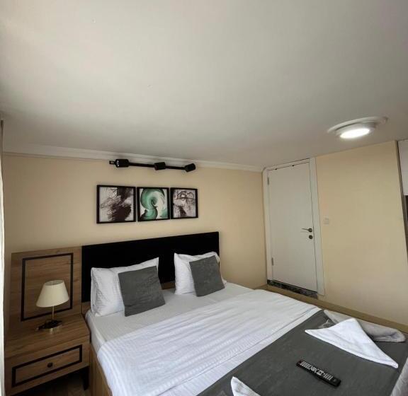 9 ) Taksim’de şık Tasarım Otel Odası