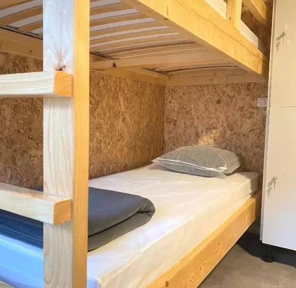 Retkeilymaja Camping La Faloise