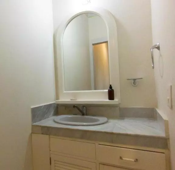 Casa Tzunun Airport B&b