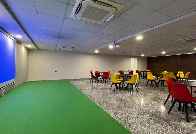 בית מלון כפרי Bluo 1bhk Suite   Balcony, Lift, Gym, Parking