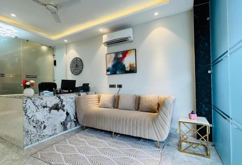 בית מלון כפרי Bluo 1bhk Suite   Balcony, Lift, Gym, Parking