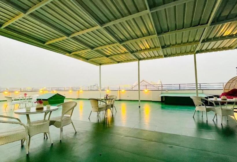 בית מלון כפרי Bluo 1bhk Suite   Balcony, Lift, Gym, Parking