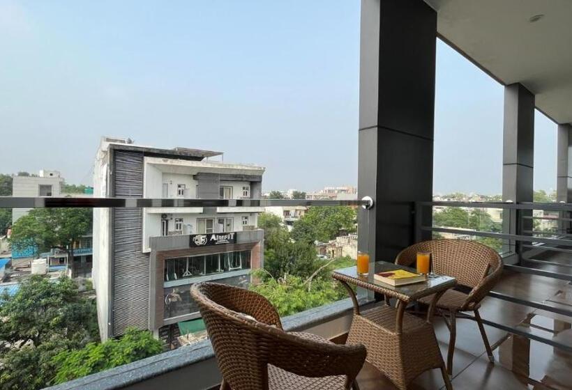 בית מלון כפרי Bluo 1bhk Suite   Balcony, Lift, Gym, Parking