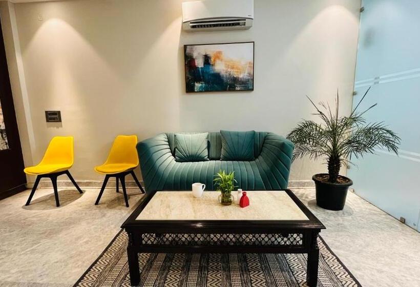 בית מלון כפרי Bluo 1bhk Suite   Balcony, Lift, Gym, Parking