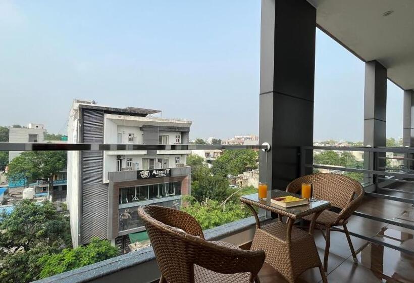 בית מלון כפרי Bluo 1bhk Suite   Balcony, Lift, Gym, Parking