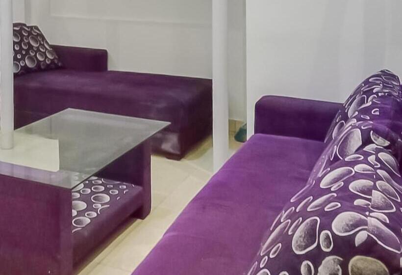 בית מלון כפרי Reddoorz At Jalan Pangkal Perjuangan Karawang