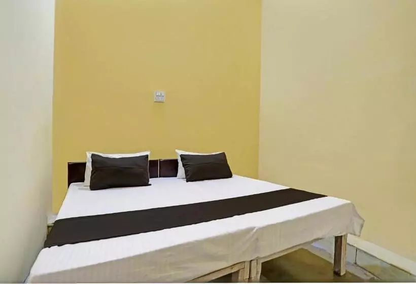 Hotelli Spot On Shiv Guest House