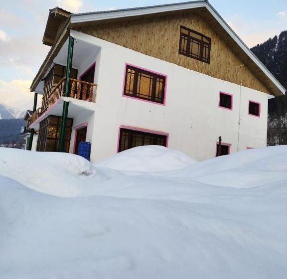 Hotelli Star Pahalgam Jammu