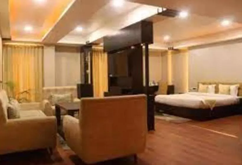 ホテル The Kalyaniz Guwahati