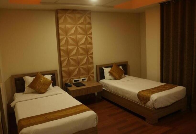 ホテル The Kalyaniz Guwahati