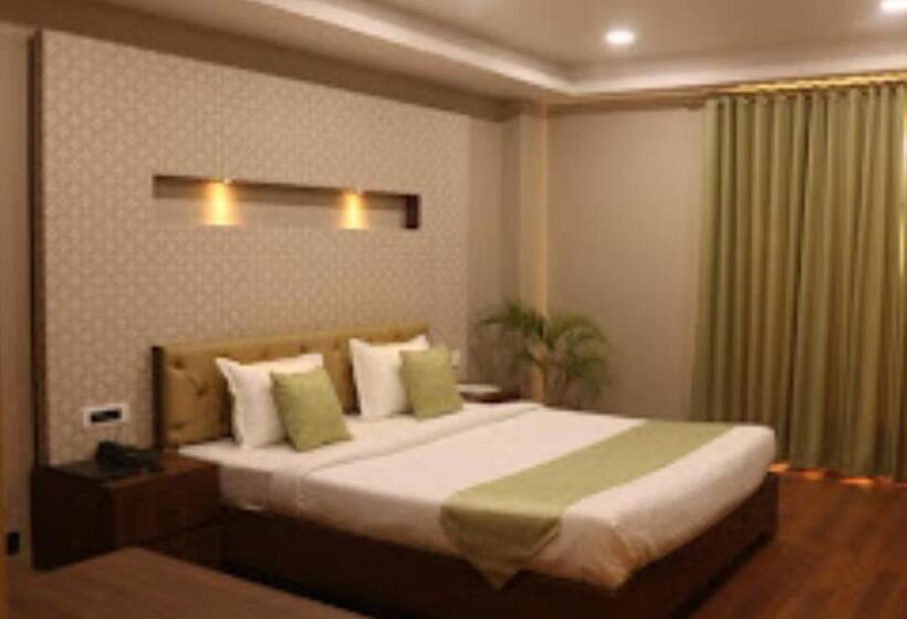 ホテル The Kalyaniz Guwahati