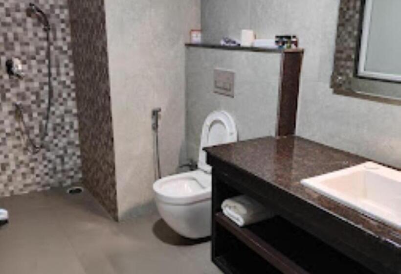 ホテル The Kalyaniz Guwahati