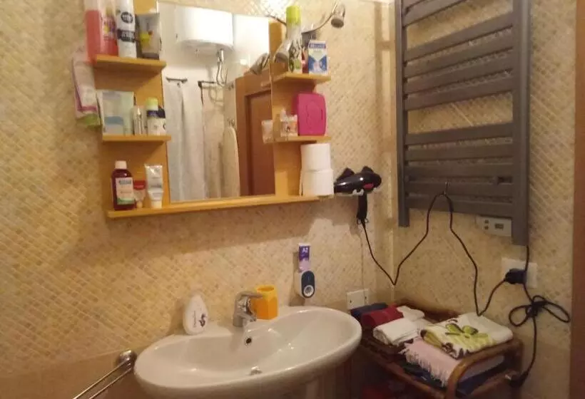 Majatalo Orchidea Camera Privata Nell Appartamento Condiviso