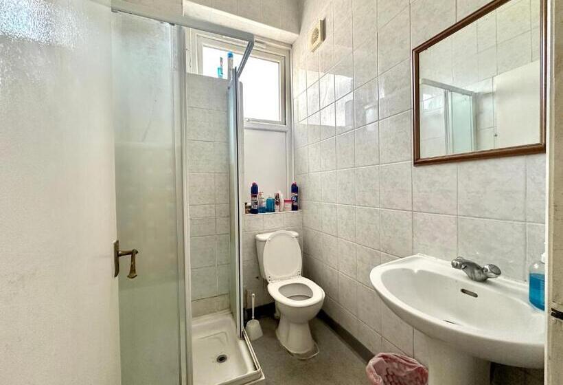 پانسیون The Little Guest House