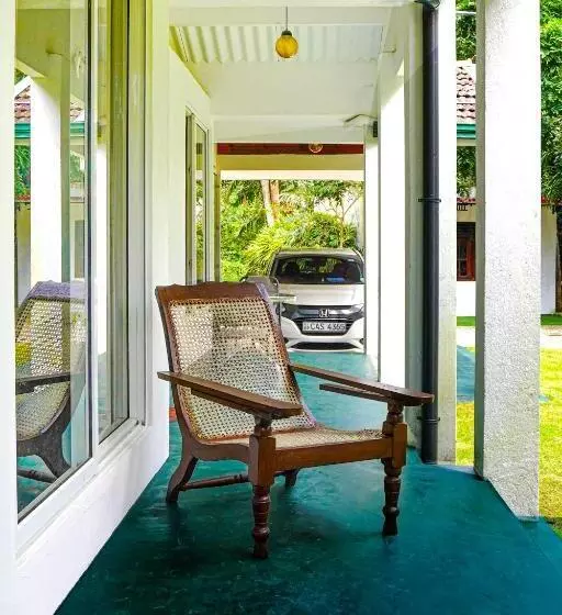 ペンション Villa Nadya Guesthouse