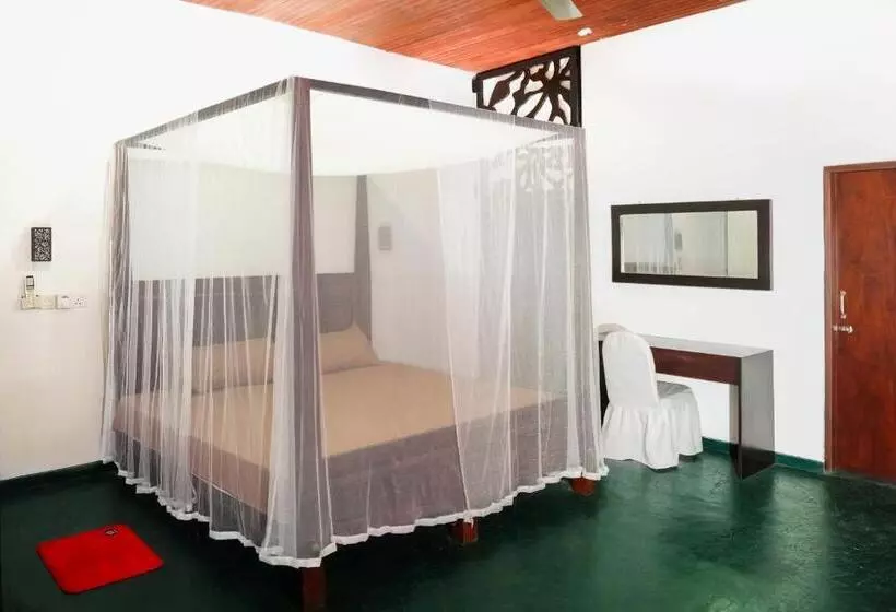 ペンション Villa Nadya Guesthouse
