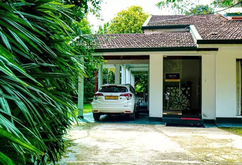 ペンション Villa Nadya Guesthouse