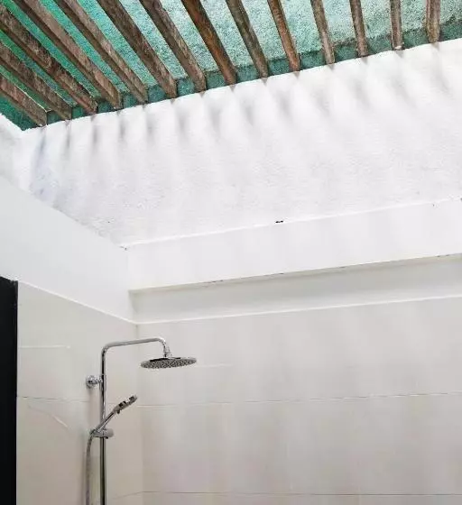 ペンション Villa Nadya Guesthouse