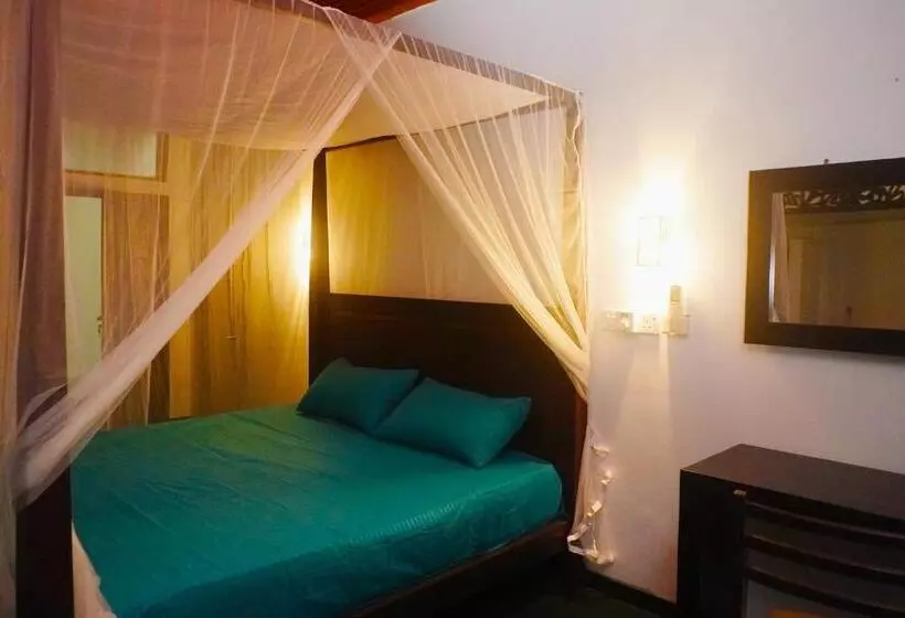 ペンション Villa Nadya Guesthouse