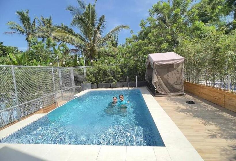 Resort Cd Natureview