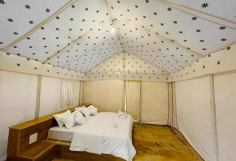 リゾートホテル Rising Star Desert Camp
