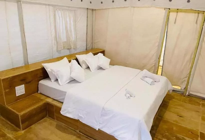 リゾートホテル Rising Star Desert Camp