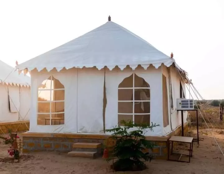 リゾートホテル Rising Star Desert Camp