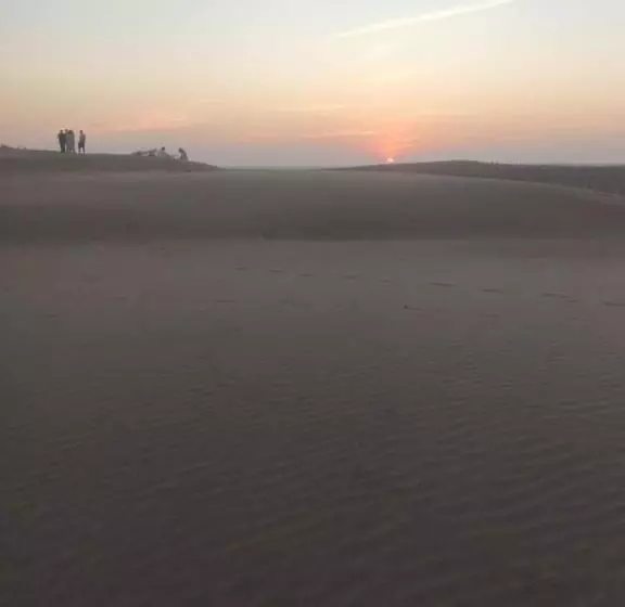 リゾートホテル Rising Star Desert Camp